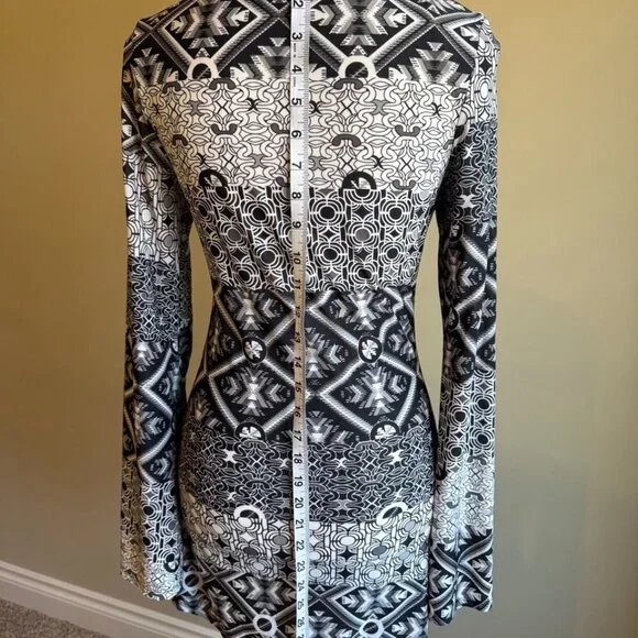 Guilty shirt top geometric design flared bell sleeves bedazzled with glass beads - Picture 4 of 12